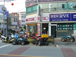 오토바이 판매업소 도로 불법점용 심각